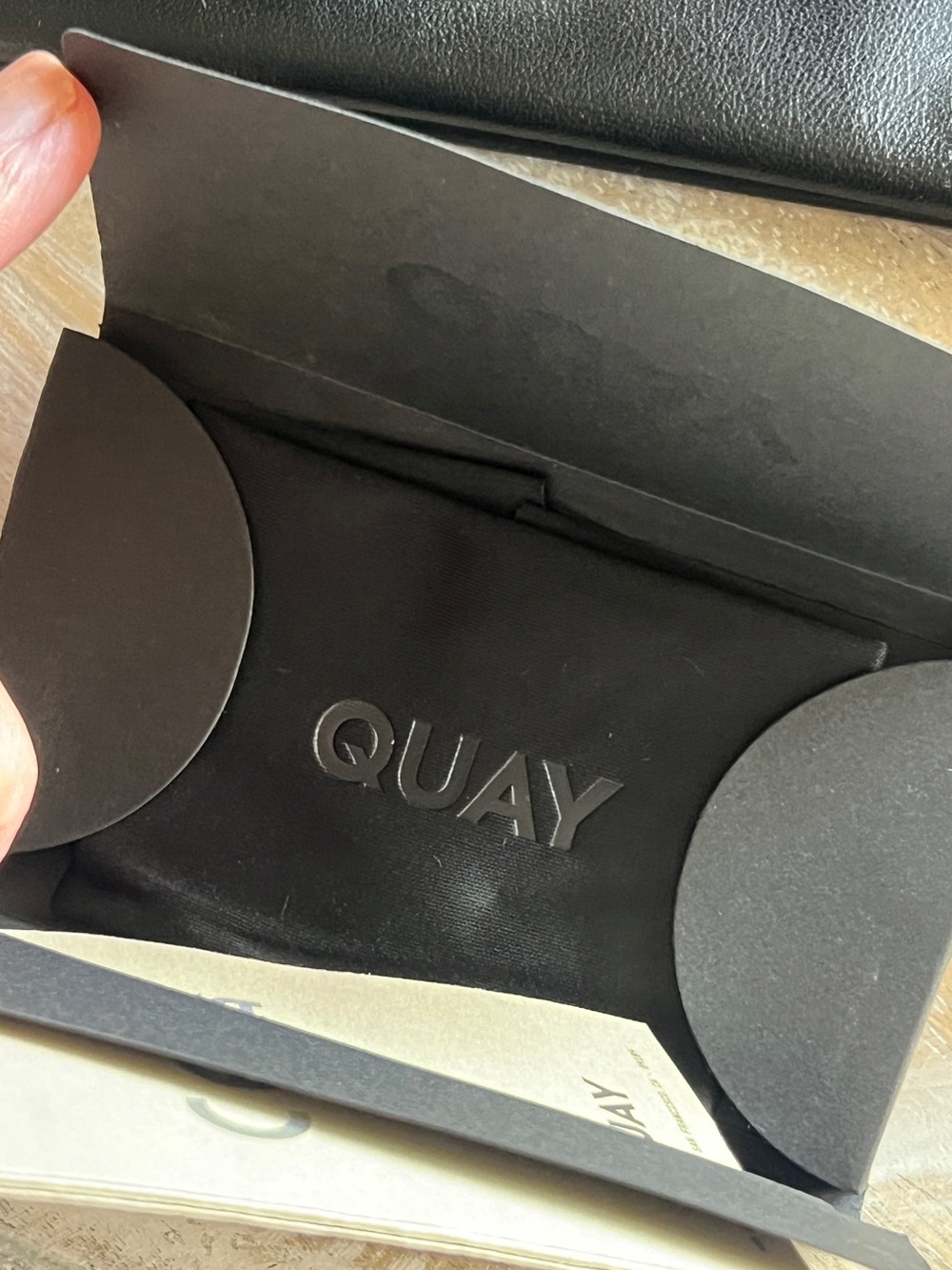 🆕 Quay Main Character White/Gold Sunglasses (paperwork, case, cleaning rag) - Picture 16 of 17